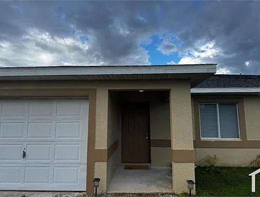 2434 Venice Ave N