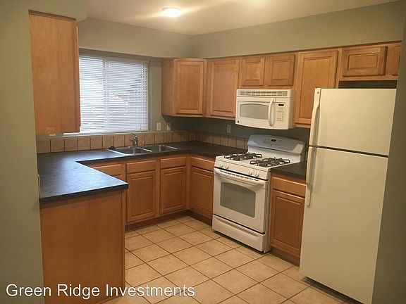 3rd image of 865 Grand Ave NE APT D