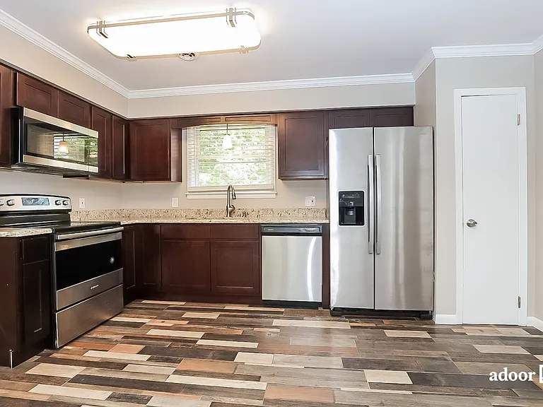 109 Pebble Creek Dr — Photo 3