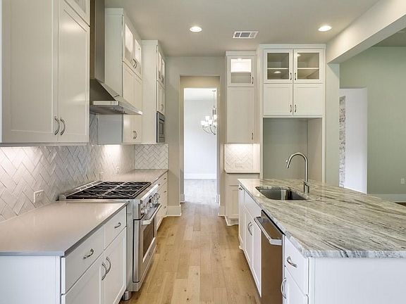 4th image of 2506 Twin Oaks Dr
