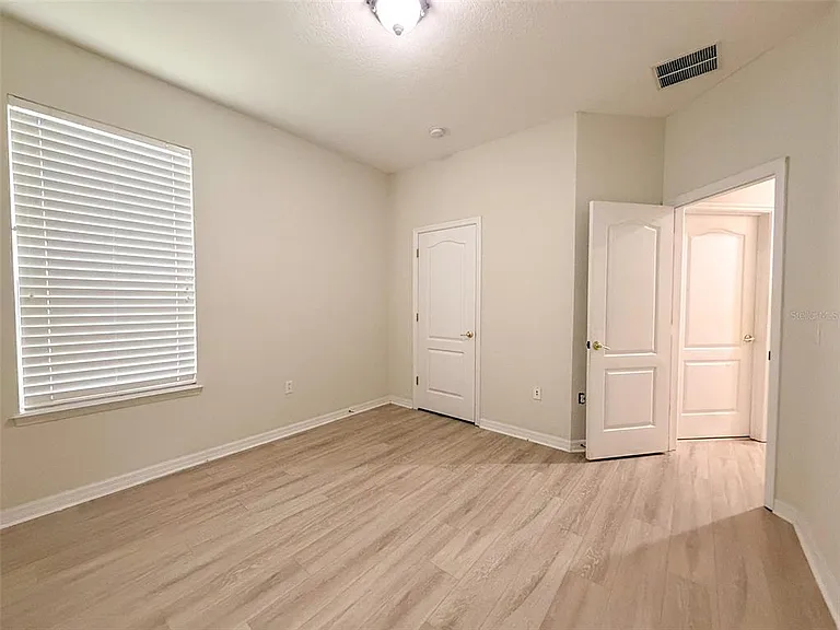 12947 Runswick Ave — Photo 27