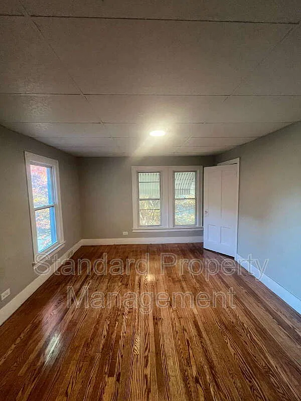 2 bed, 1.0 bath, $1,100 — Photo 4