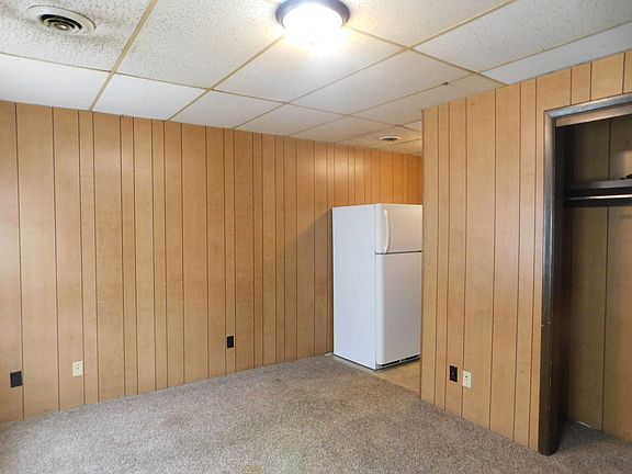 3rd image of 300 S Main St APT 2