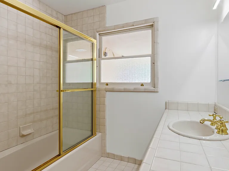 1825 White Oak Dr — Photo 23