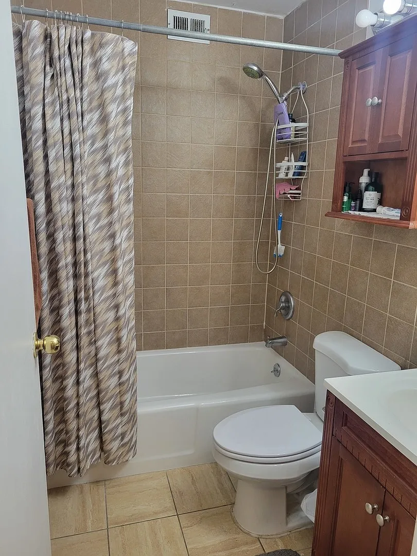 6171 N Sheridan Rd — Photo 3