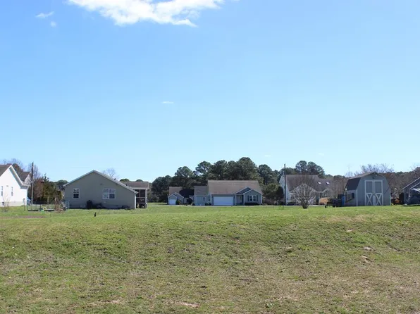 161 Yardarm Dr, Greenbackville, VA 23356