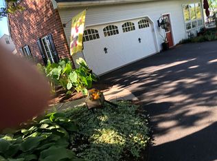 2782 Primrose Ln, York, PA 17402