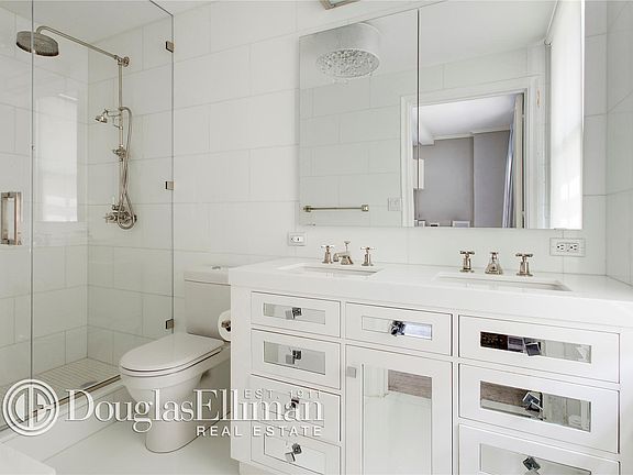 3rd image of 133 E 80th St APT 2A