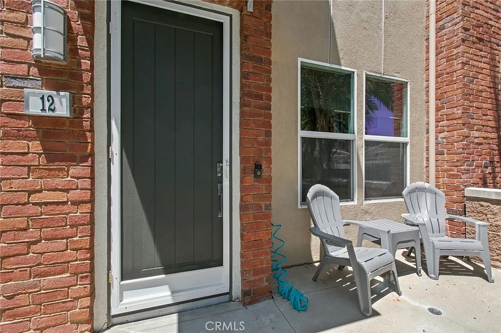 2 bed, 2.5 bath, 1638 sqft, $4,000 — Photo 2