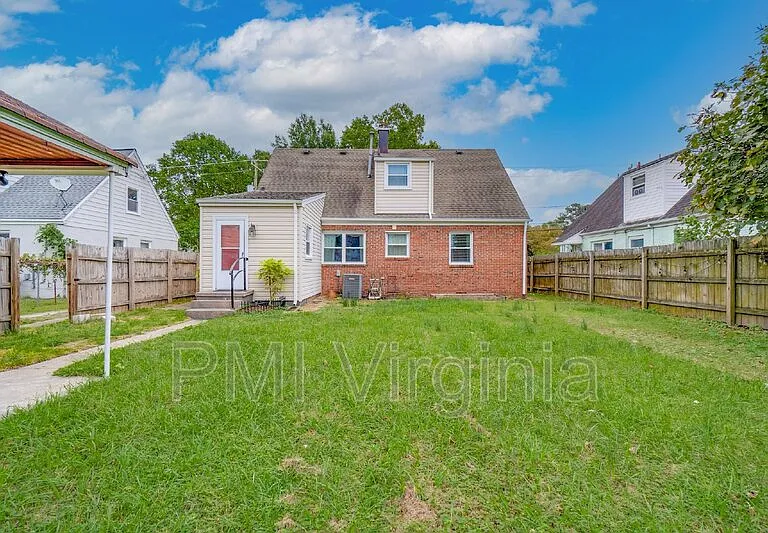 7805 Sheryl Dr — Photo 32