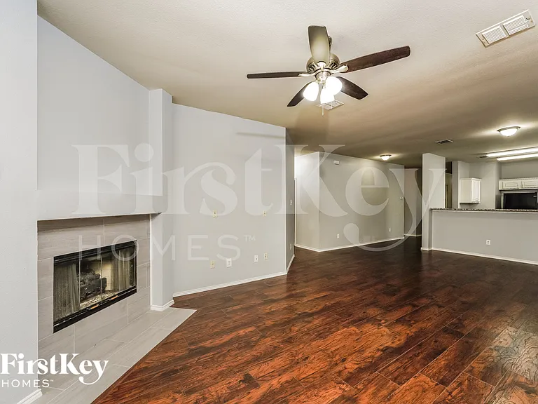 2325 Sumac Ct — Photo 2