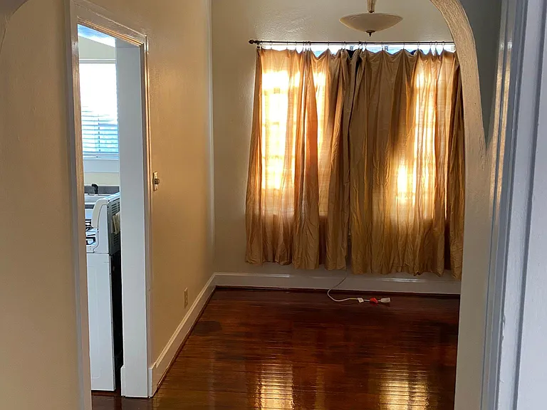 29 Van Heuval St — Photo 5