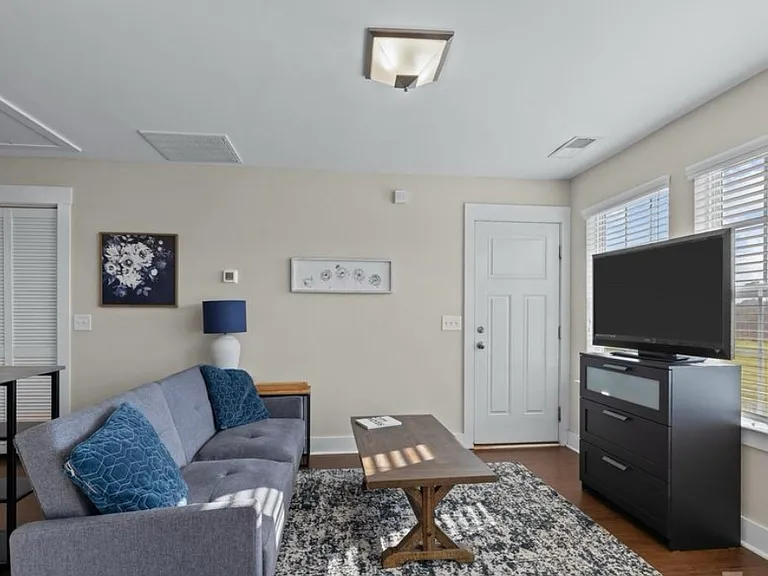 2609 Double Oaks Rd — Photo 3