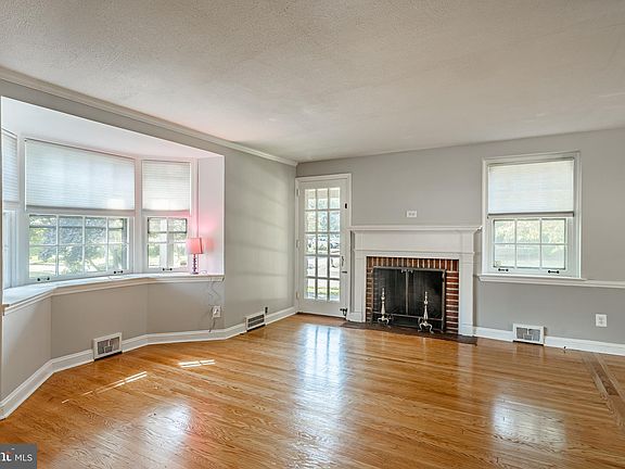 4th image of 901 Roberts Ave