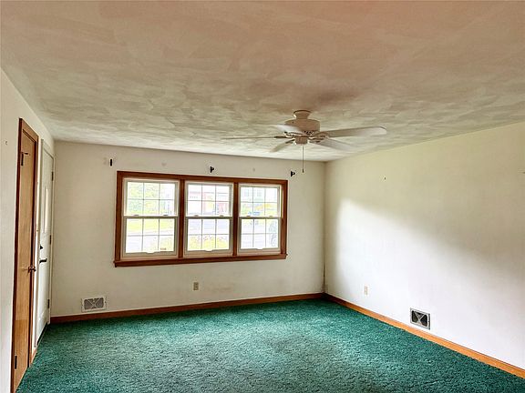3rd image of 211 Ridgefield Rd