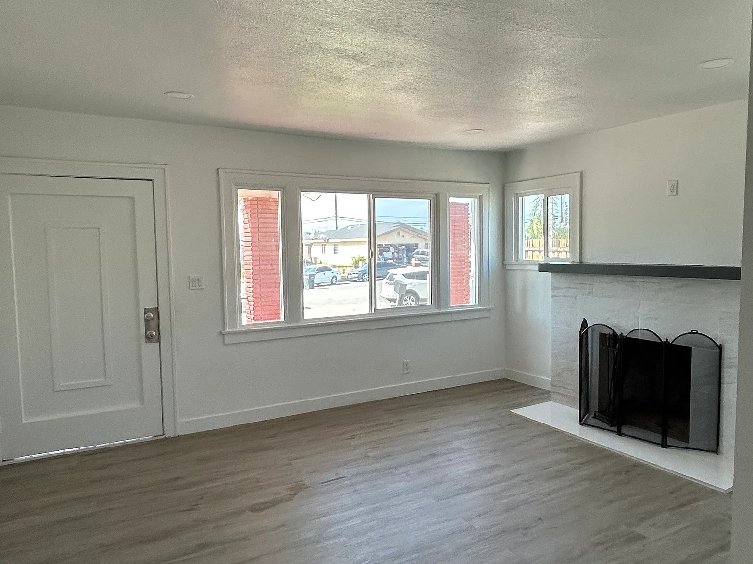 3 bed, 1300 sqft, $2,750 — Photo 2