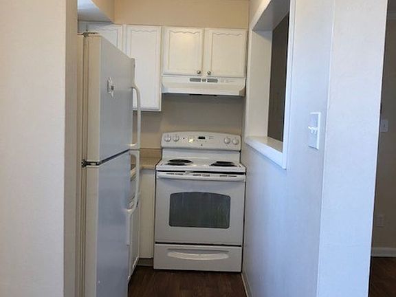 5th image of 3401 S Marion St #582