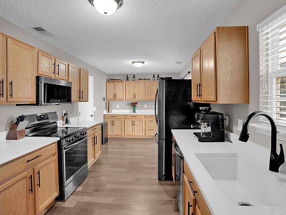 4th image of 413 Cape Jasmine Way