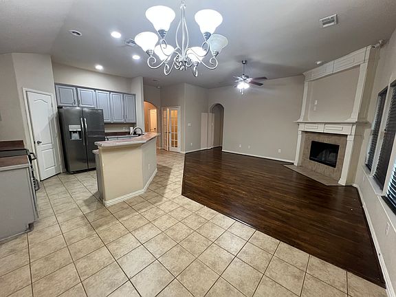 4th image of 300 Crosscreek Dr