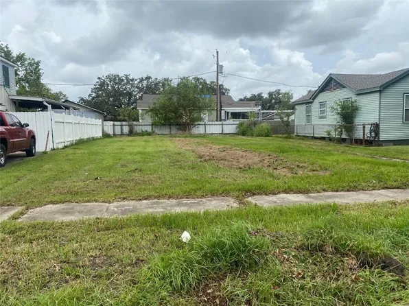 40 W Chalmette Cir, Chalmette, LA 70043