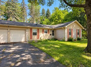 9 Courtenay Cir, Pittsford, NY 14534