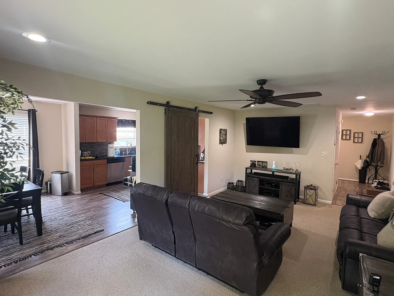 2 bed, 1277 sqft, $3,200 — Photo 3