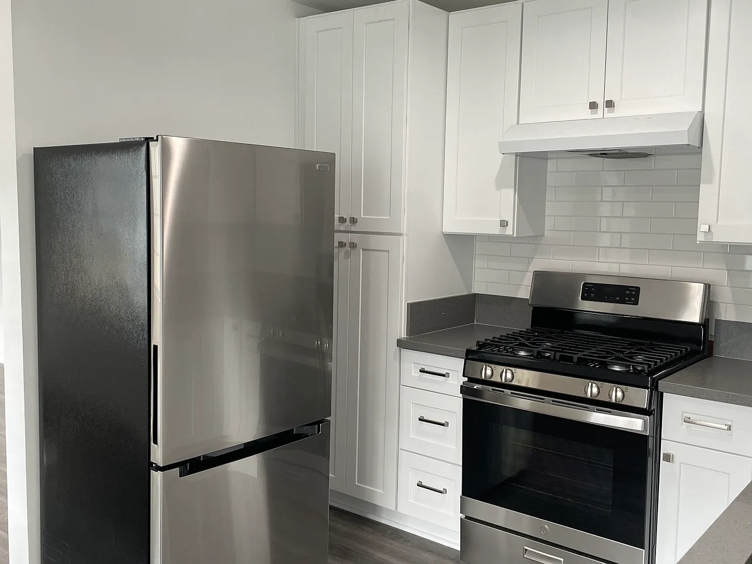 2 bed, 900 sqft, $2,300 — Photo 3