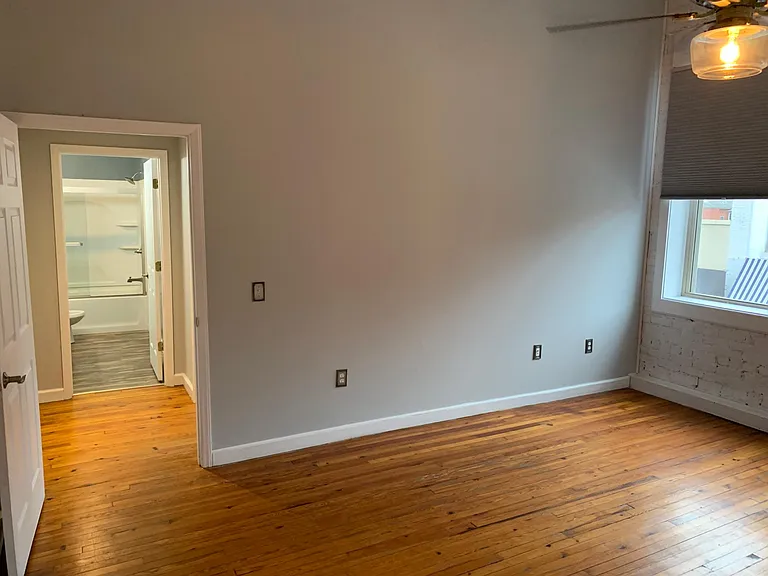 135 W Union St #A — Photo 12