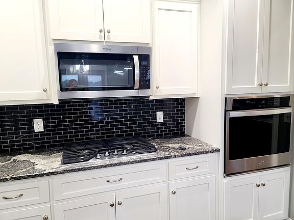 5th image of 620 Montrose Dr
