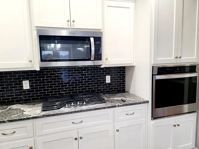 620 Montrose Dr — Photo 5
