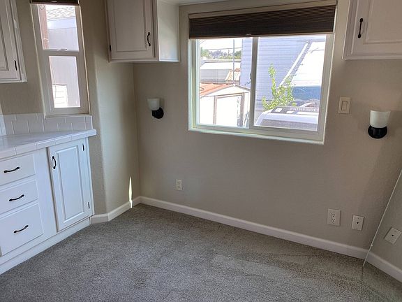 5th image of 1369 E Main St E #13