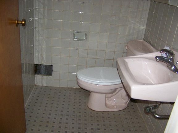 5th image of 2604 Marine St