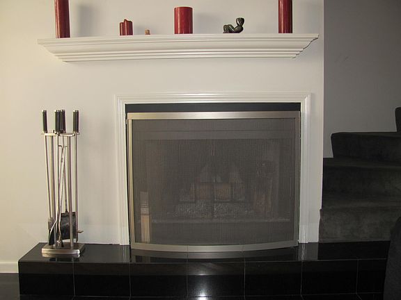 3rd image of 2943 N Lincoln Ave APT 205