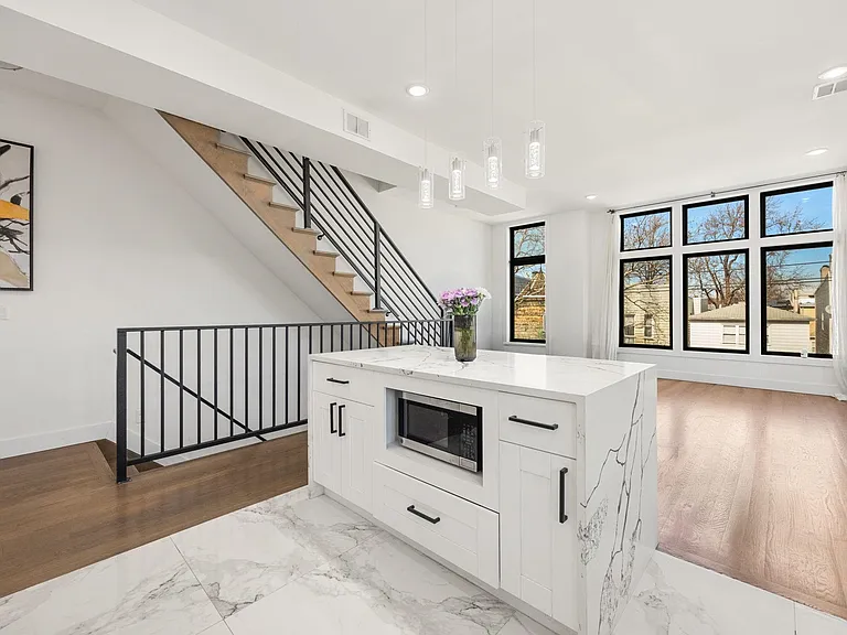 121 Prospect St #2R — Photo 4