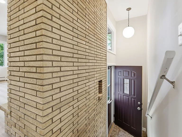 Private entry hall