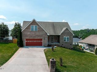 8006 Stone Hollow Dr, Knoxville, TN 37924