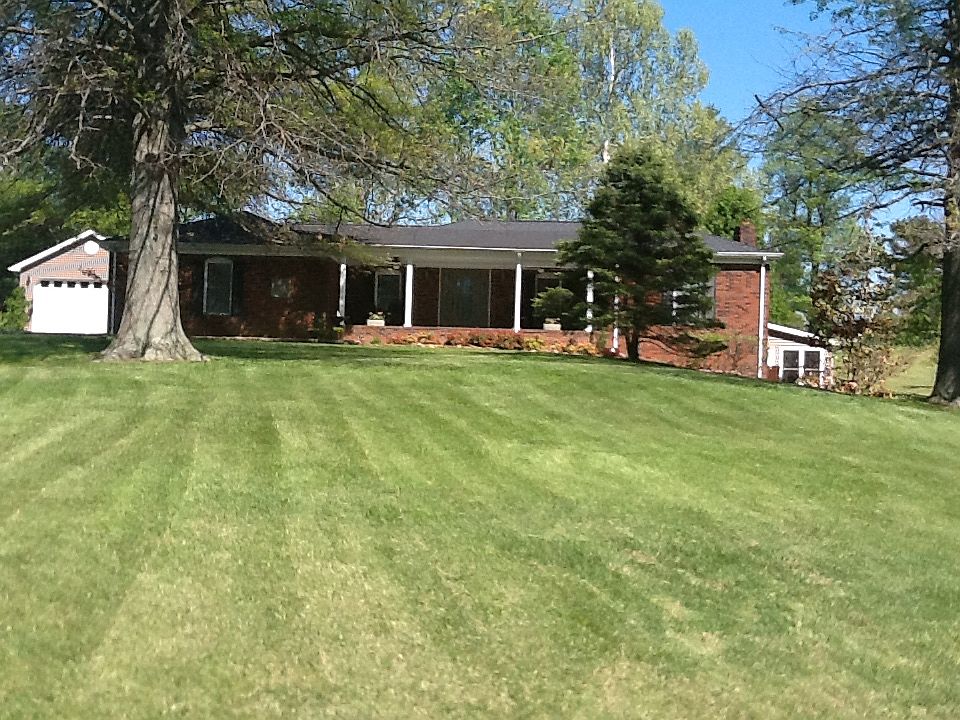 1st image of 140 Country Club Dr
