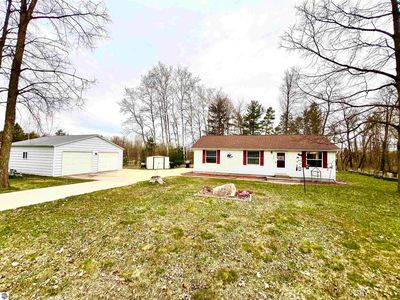 214 S Albert St, Leroy, MI, 49655