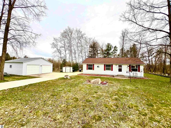 214 S Albert St, Leroy, MI 49655