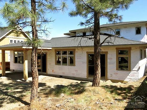 3rd image of 813 NW Yosemite Dr