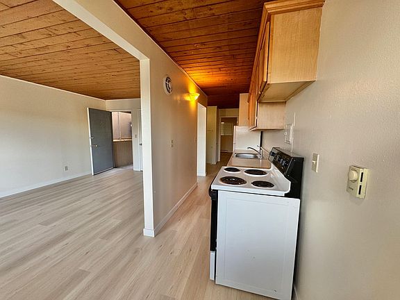 5th image of 4754 22nd Ave NE APT 3