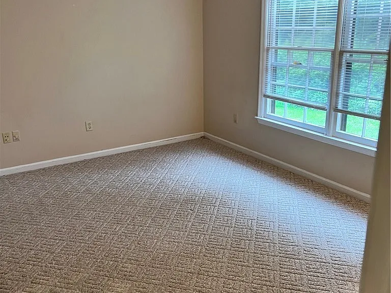 102 Barrington Dr #1 — Photo 3