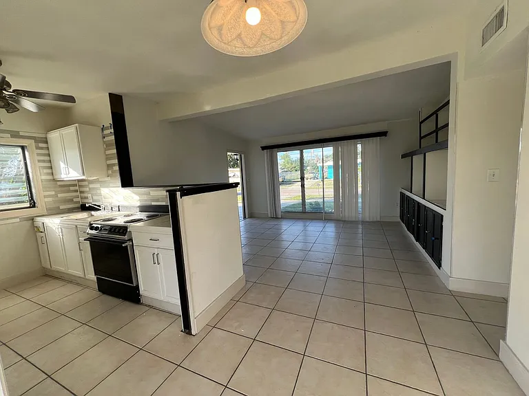 21179 Meehan Ave — Photo 5