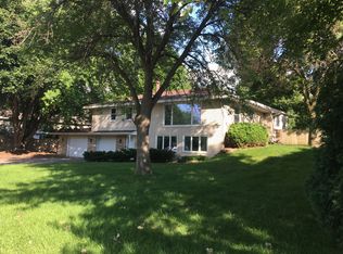 2305 Burnsville Pkwy W, Burnsville, MN 55337