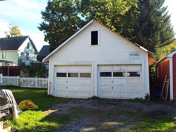 3rd image of 1005 W Henley St