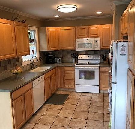 5th image of 137 Elm Ave