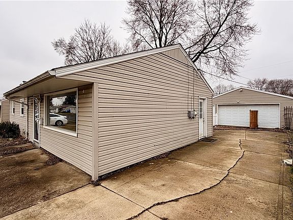 3rd image of 2215 Willowrow Ave NE