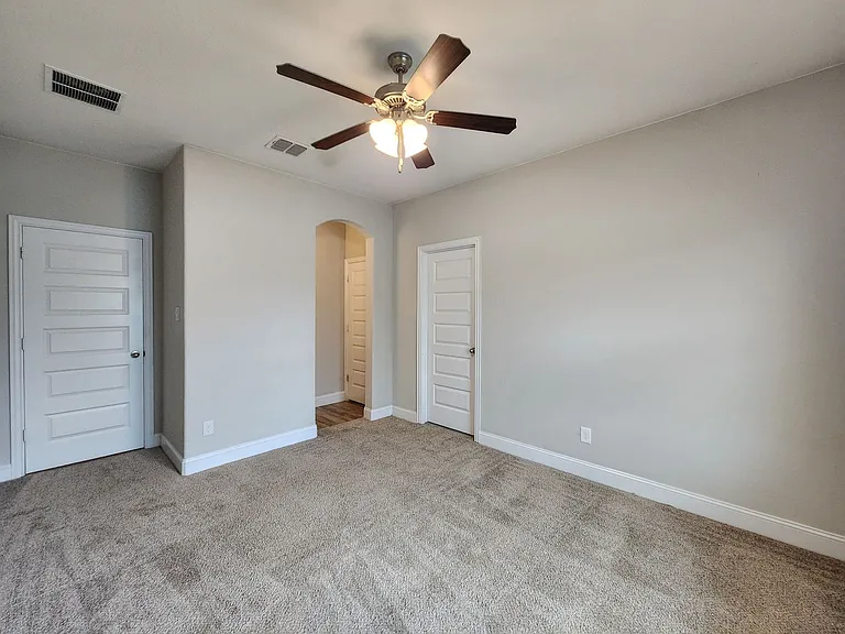 1331 Gruene Glen St — Photo 33