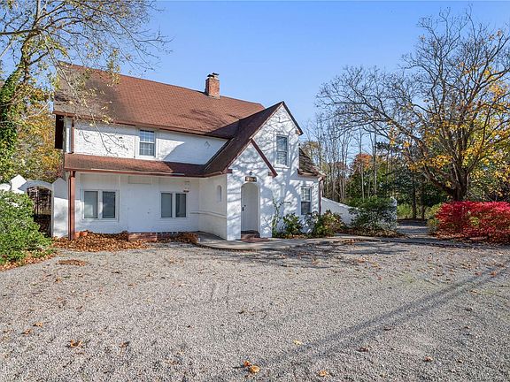 3rd image of 304 Montauk Hwy