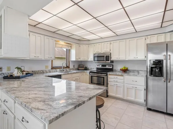 2824 Aglen St, Saint Paul, MN 55113